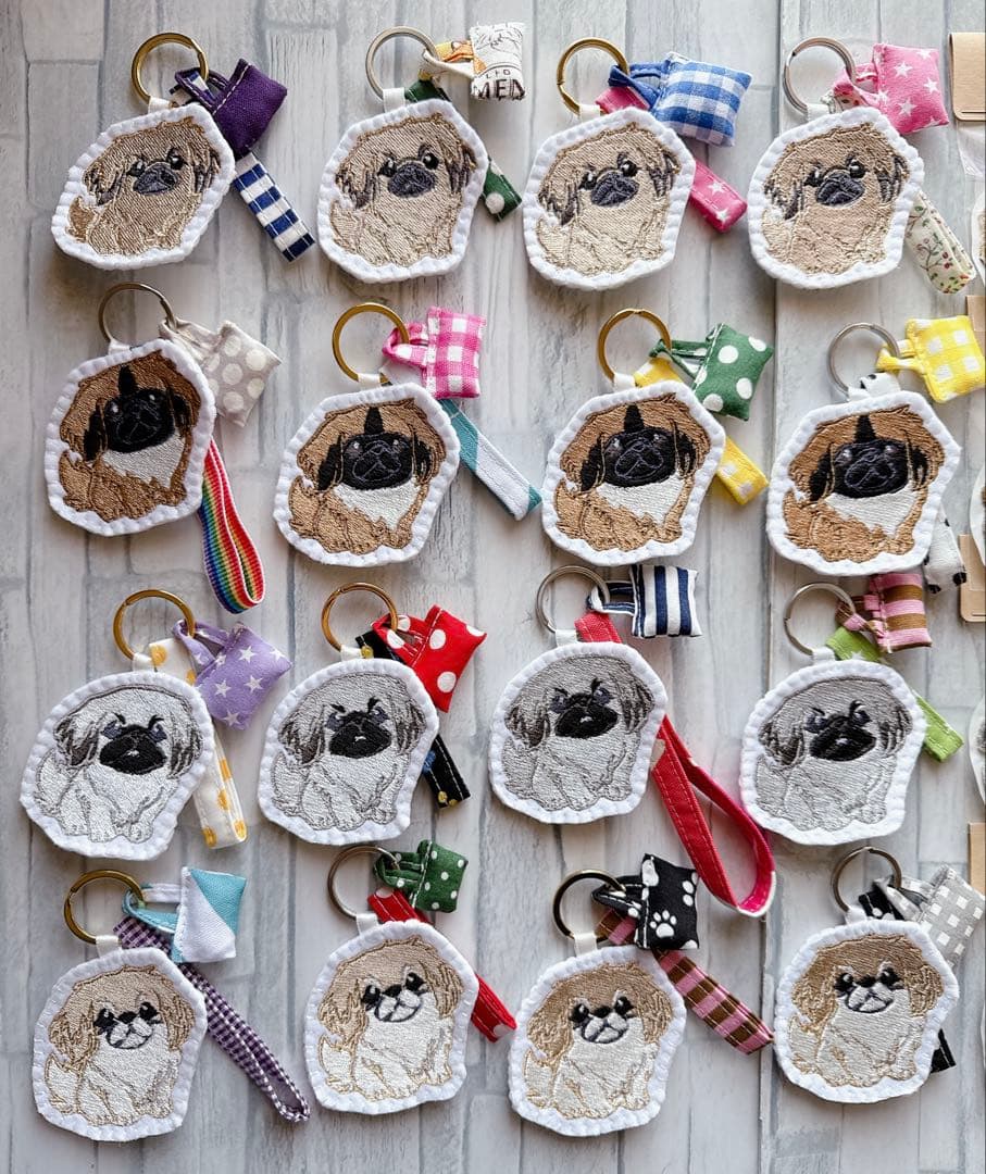 専用　ハンドメイド　刺繍　ペキニーズ　ストラップ　ミニバッグキーホルダー付き　犬