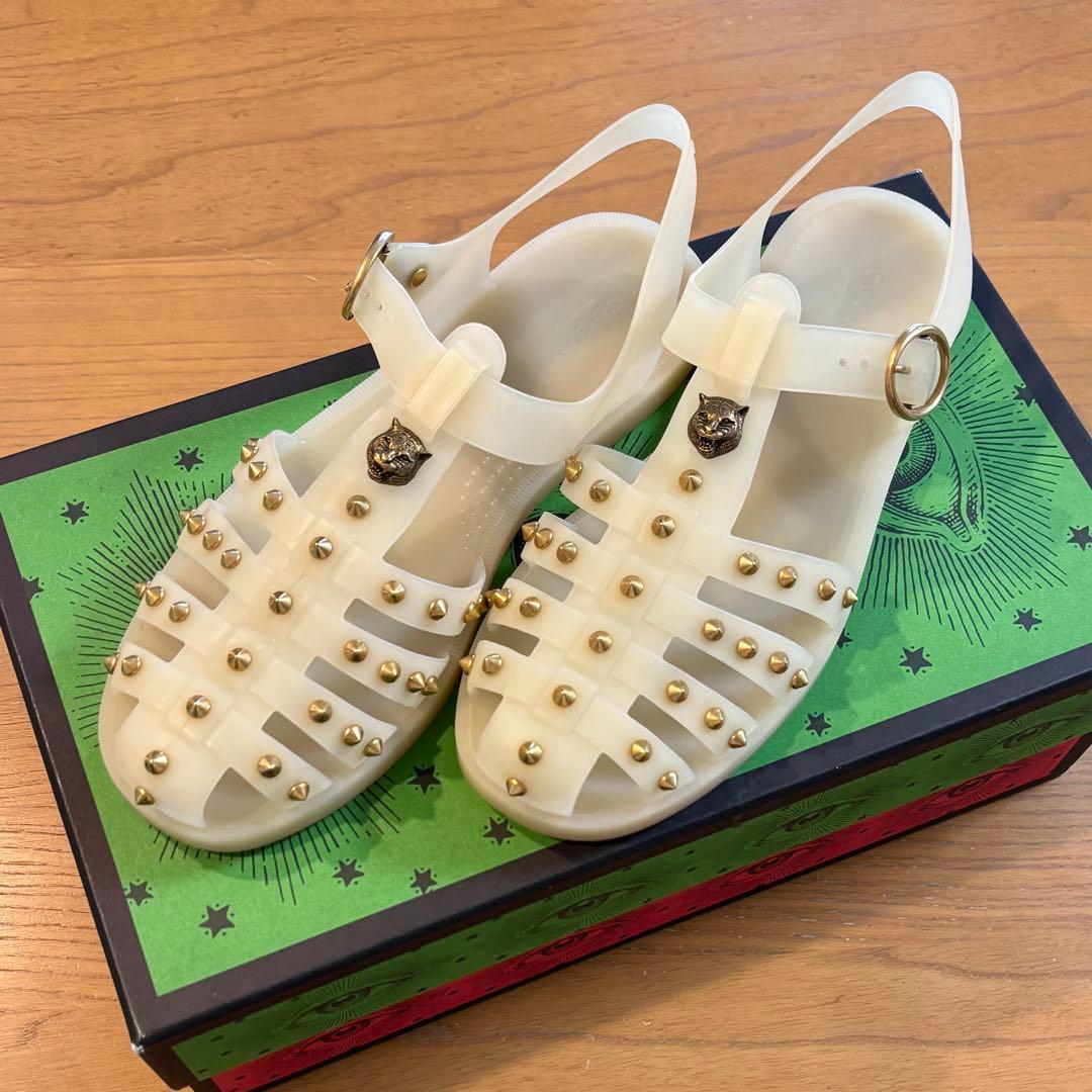 Gucci スタッズ付きサンダル