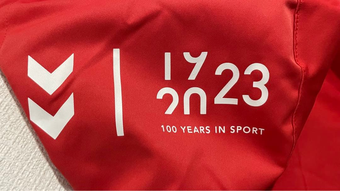 【新品タグ付き】ヒュンルン　ジャージ　ライトウインドトップ