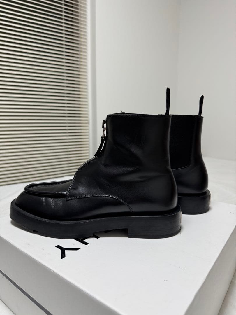 GIVENCHY boots マシュー本人ランウェイ着用