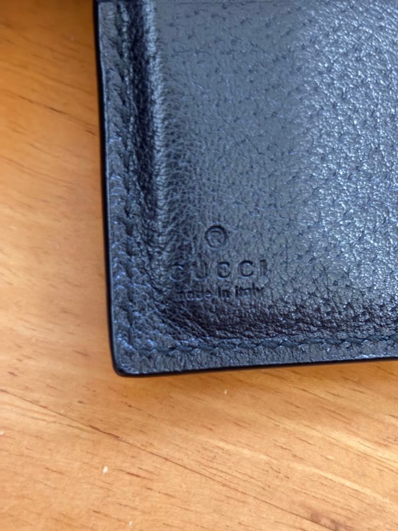 GUCCI 二つ折り財布 ブラック ストライプ