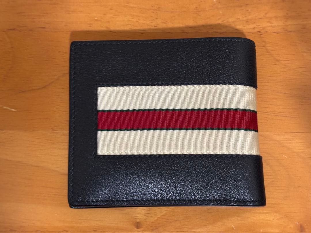 GUCCI 二つ折り財布 ブラック ストライプ