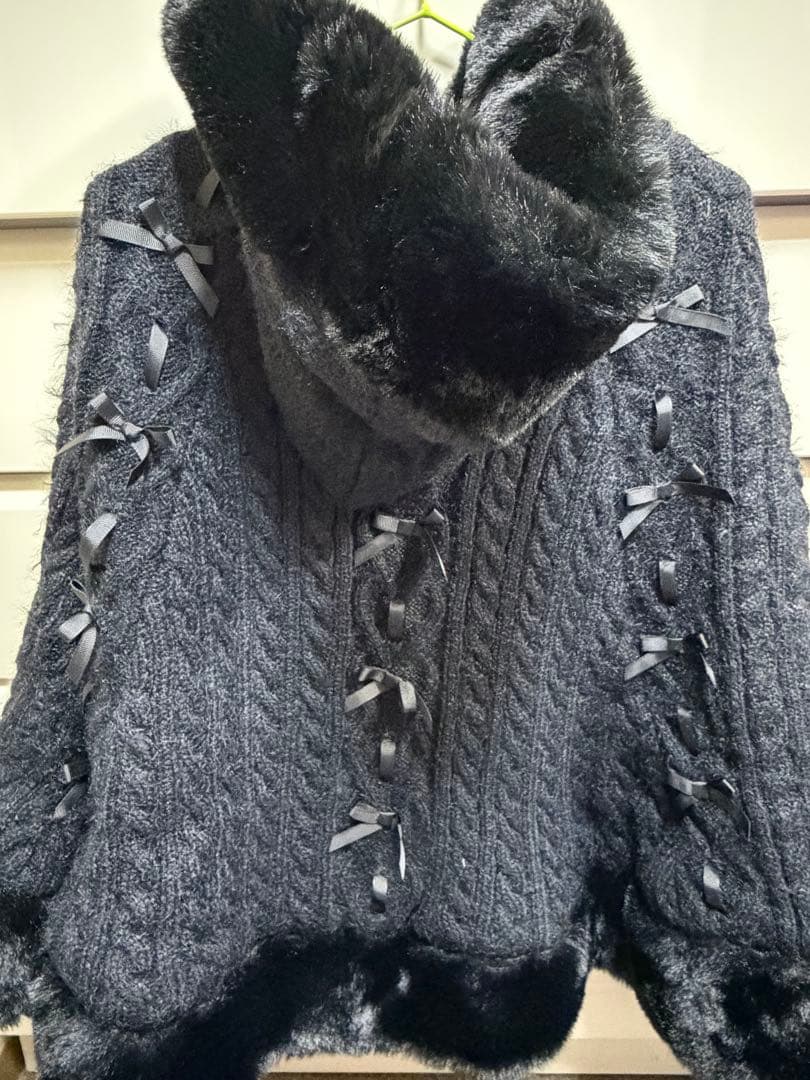 LIZLISA リズリサポンポンリボンニットファーポンチョブラック 黒