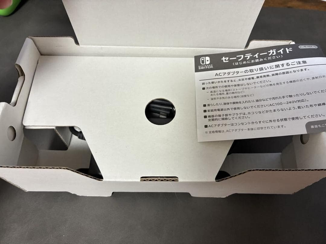 ほぼ新品 Nintendo Switch Lite スイッチライト本体 コーラル