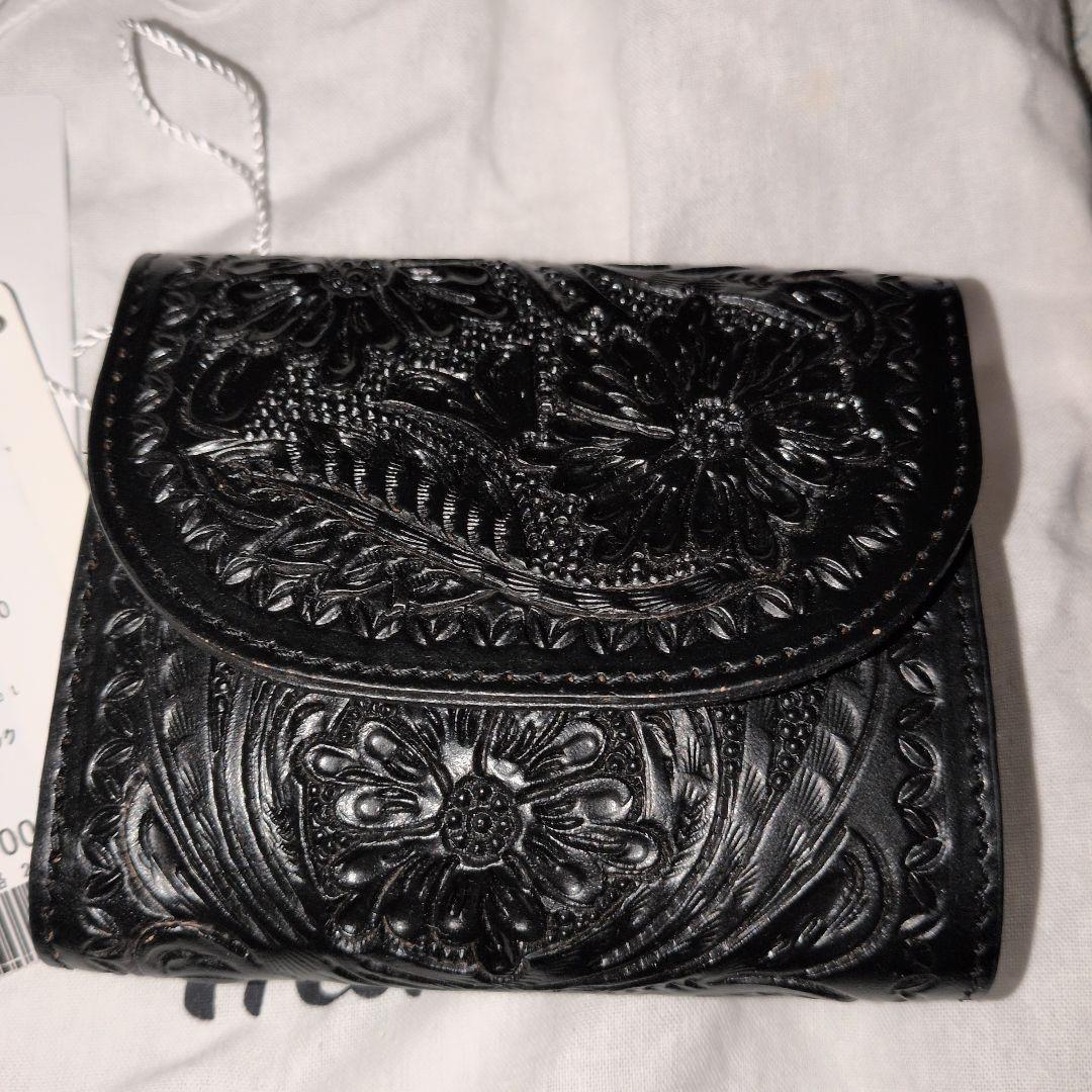 黒 花柄エンボス 二つ折り財布 O-F