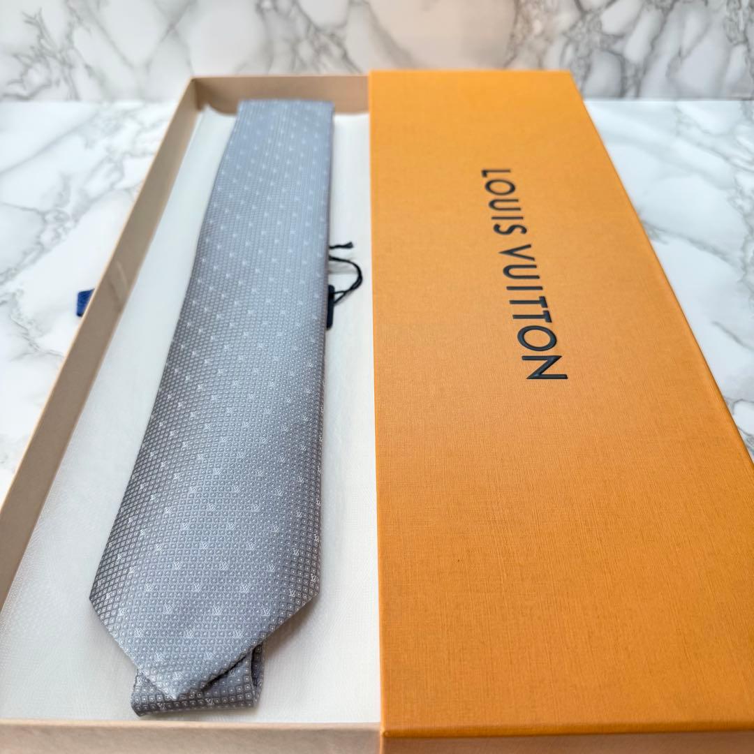 ✨新品未使用✨ 現行 LOUISVUITTON ネクタイ シルク100% LV柄