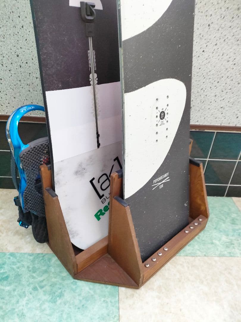 スノーボードディスプレイスタンドラック２本用カラーウィールナット右側用