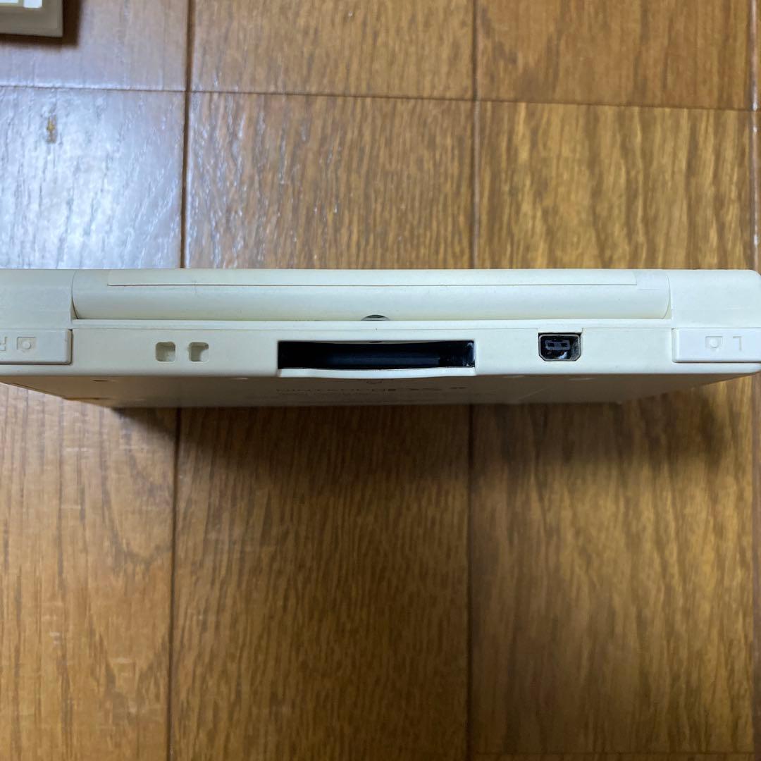 ニンテンドーDSi本体・説明書・充電器・カセット11個セット