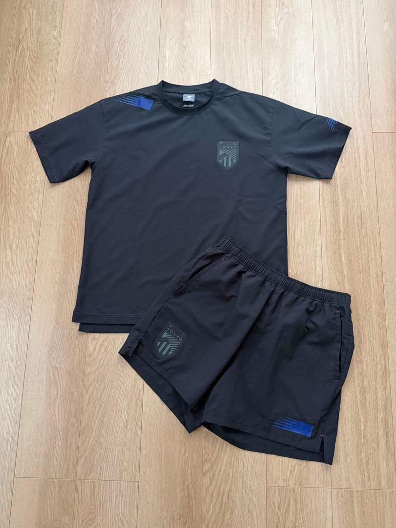 2025 FC東京×ニューバランス　ブラックアウトTシャツ　ウーブンショーツ　Ｌ