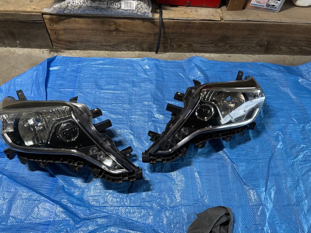 トヨタ ランドクルーザー150中期 ヘッドライト 2個セット