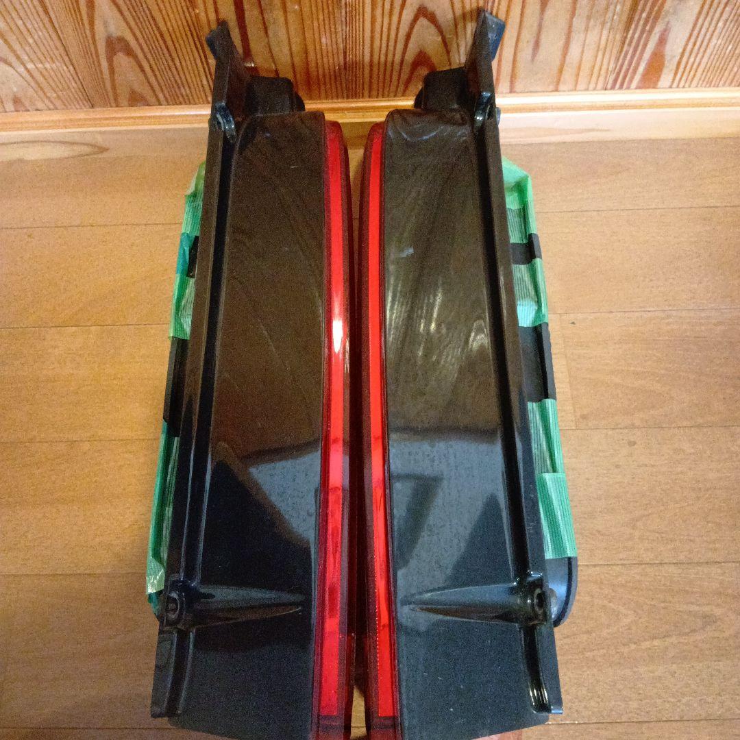 ハイエース ステラファイブ テールライト 希少 傷あり ジャンク