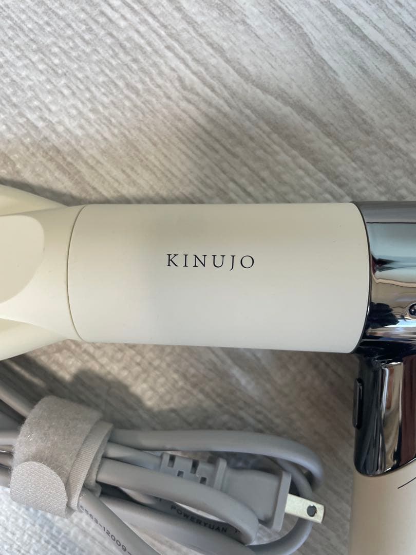 KINUJO ヘアドライヤー ホワイト 専用ノズル付き