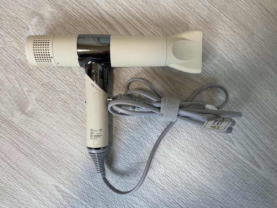 KINUJO ヘアドライヤー ホワイト 専用ノズル付き