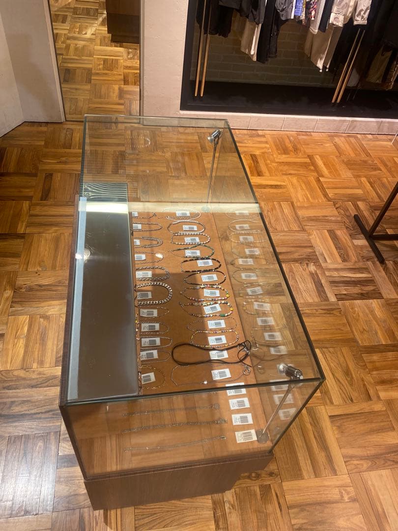 店舗で使用していたガラス什器2個セット