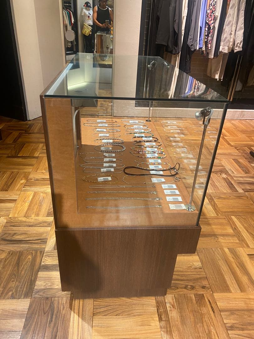 店舗で使用していたガラス什器2個セット