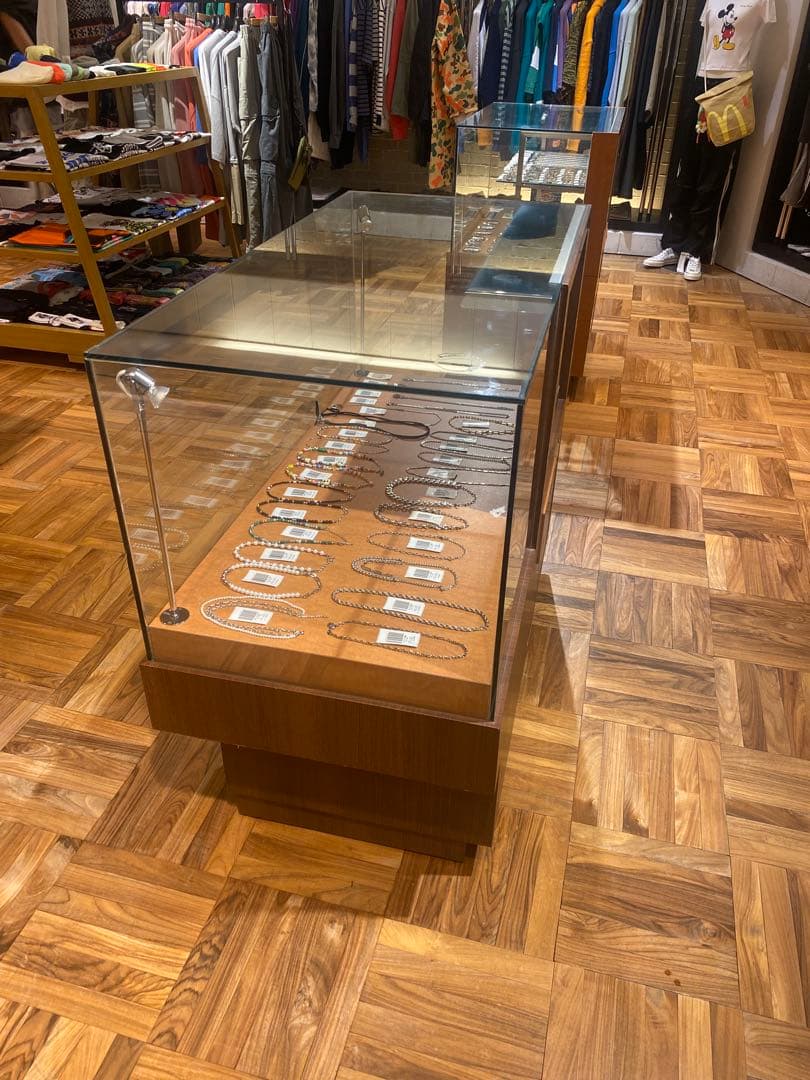 店舗で使用していたガラス什器2個セット