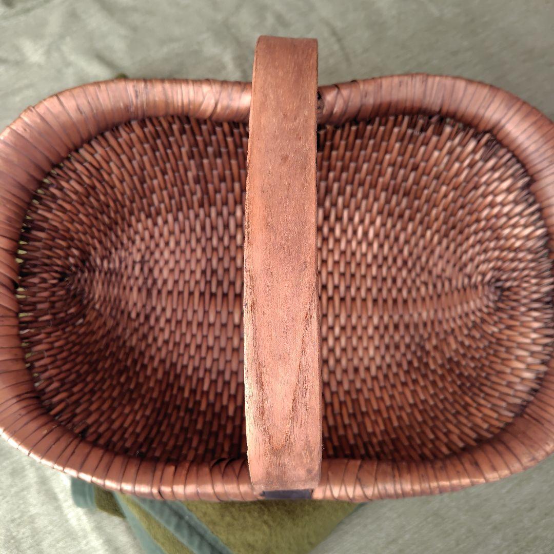 北欧ビンテージのジュニパー（セイヨウネズ）製のワンハンドル籠バスケット