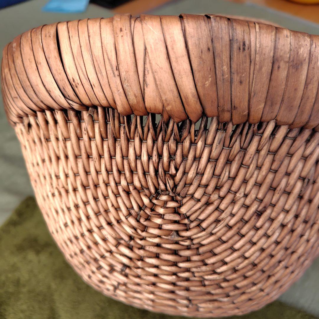 北欧ビンテージのジュニパー（セイヨウネズ）製のワンハンドル籠バスケット