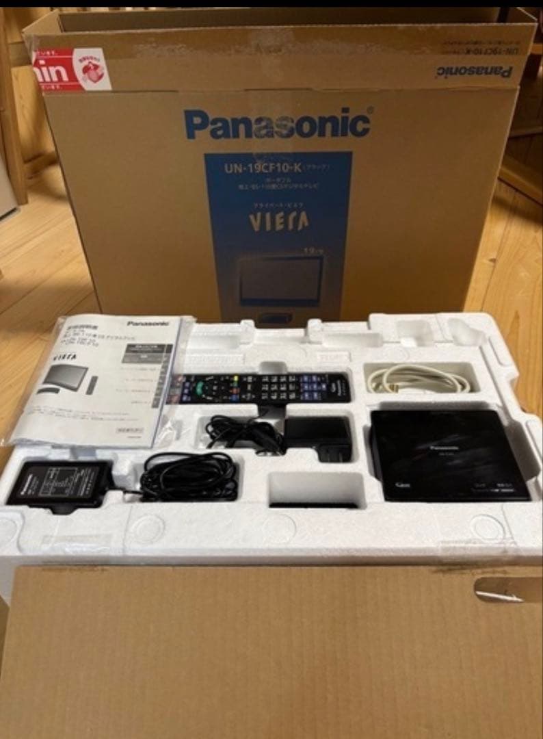 パナソニック 19V型 ハイビジョン ポータブル 液晶テレビ　UN-19CF10