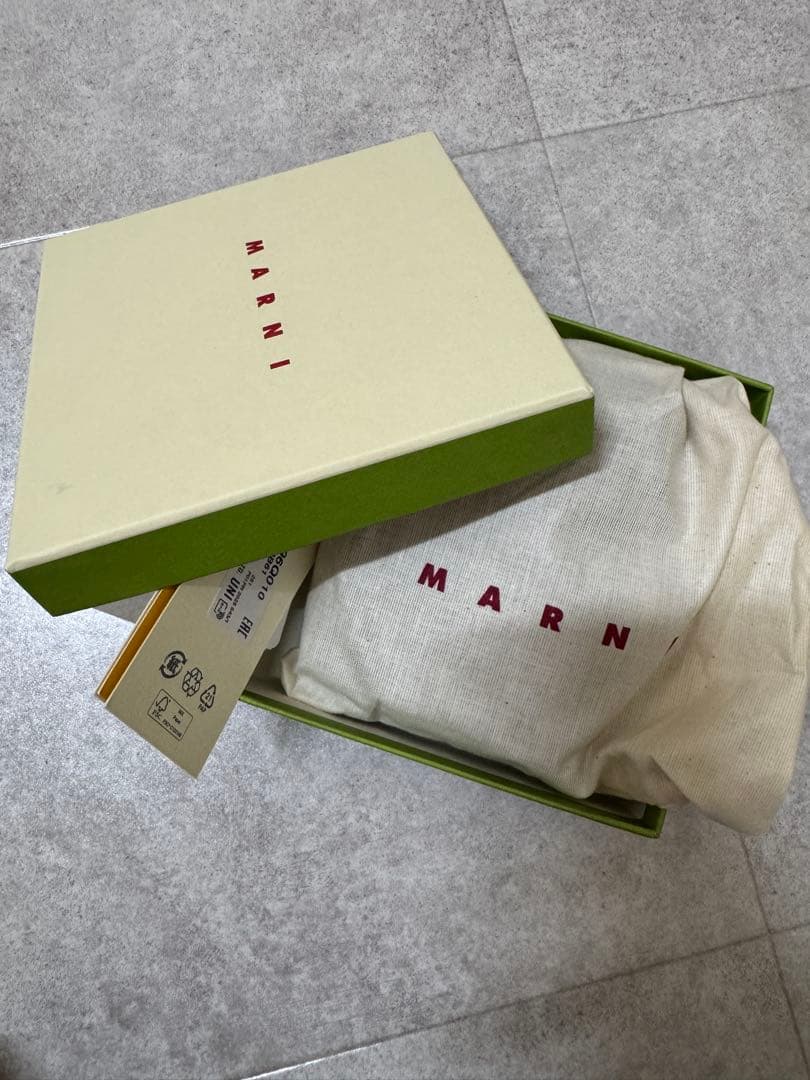 MARNI ネイビー 二つ折り財布 新品未使用※凹みありお安く