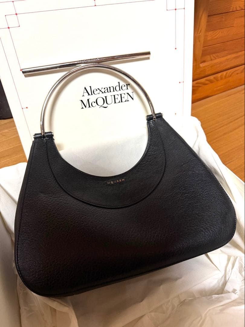 Alexander Maqueen Tバー　2way ショルダーバッグ