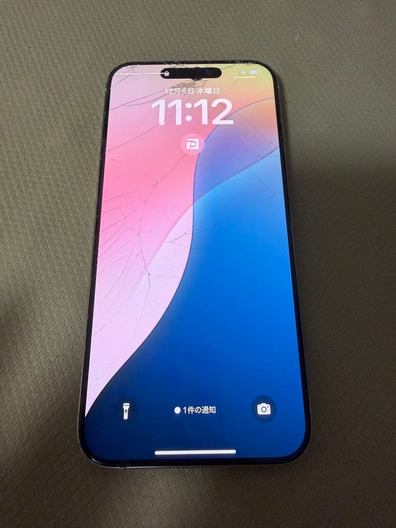 iPhone 15 pro max 本体 ひび割れあり