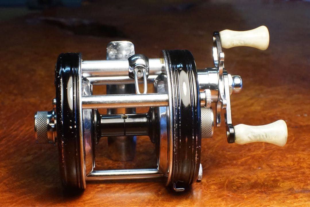 ABU アンバサダー 5000C 4スクリュー メンテ済 フレーム修正済