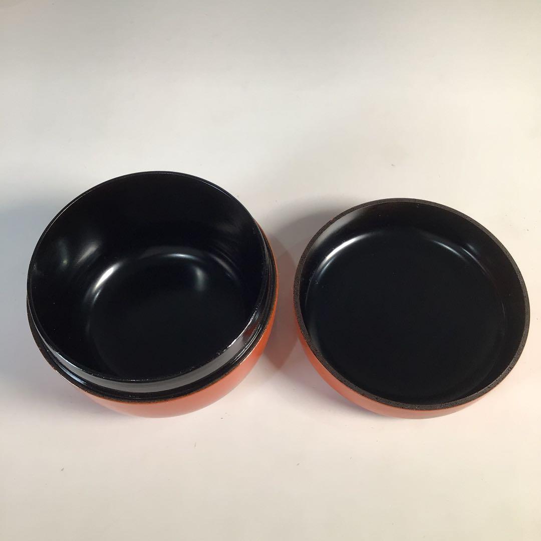 Ｍ８３２　茶箱　『溜塗』『利休形』『茶碗　棗　茶杓　茶筅　振出　茶巾筒』　茶道具