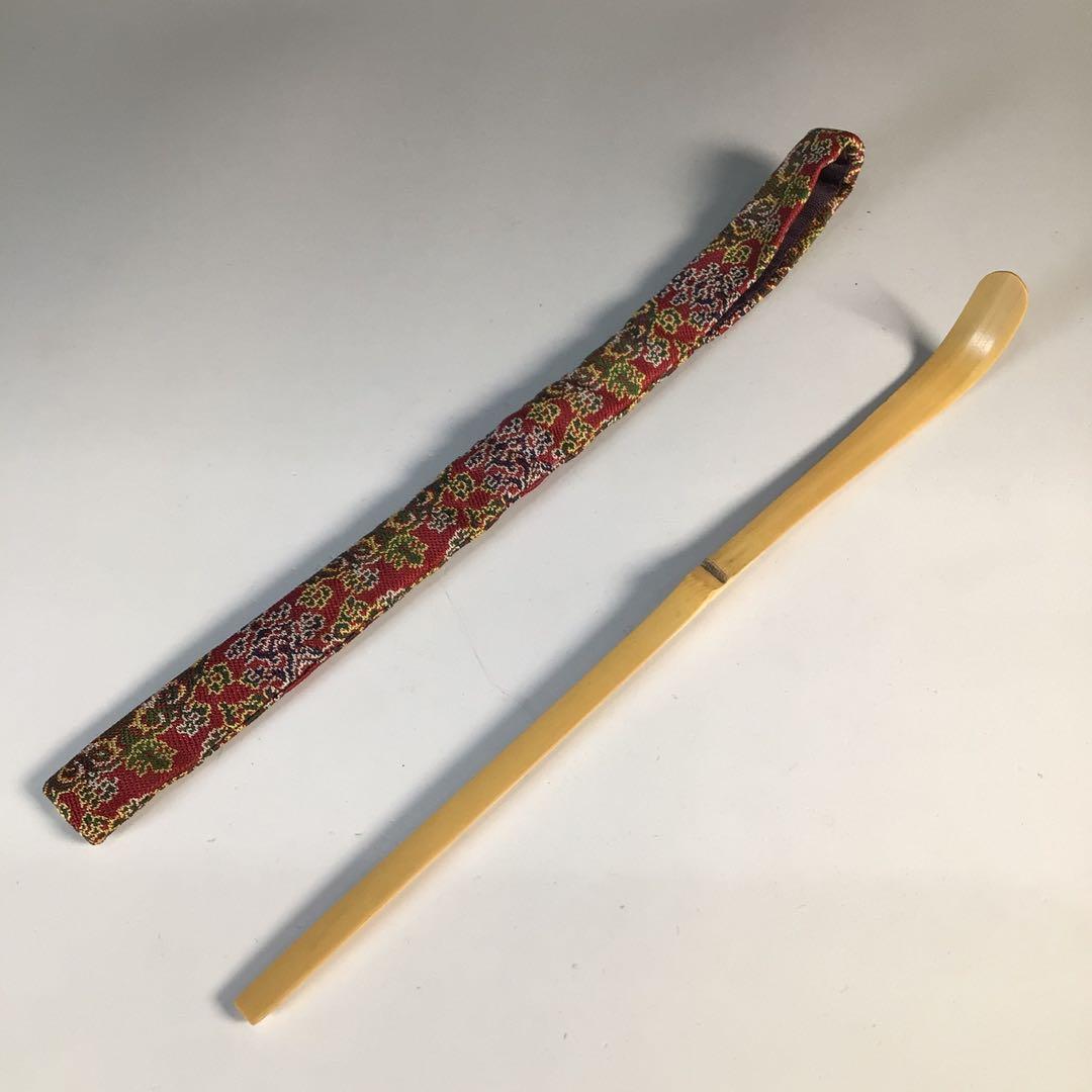 Ｍ８３２　茶箱　『溜塗』『利休形』『茶碗　棗　茶杓　茶筅　振出　茶巾筒』　茶道具