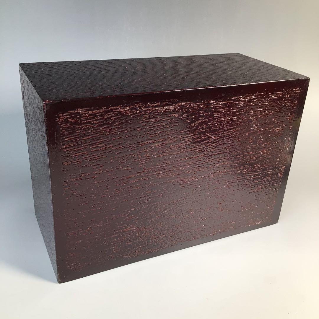 Ｍ８３２　茶箱　『溜塗』『利休形』『茶碗　棗　茶杓　茶筅　振出　茶巾筒』　茶道具