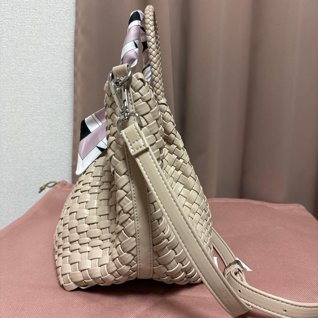 ダイアナ　ベージュ 編み込みレザー トートバッグ