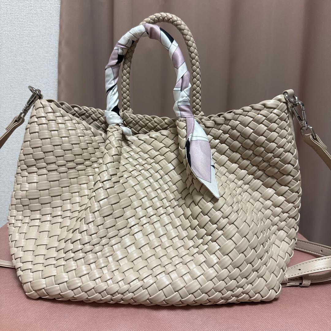 ダイアナ　ベージュ 編み込みレザー トートバッグ
