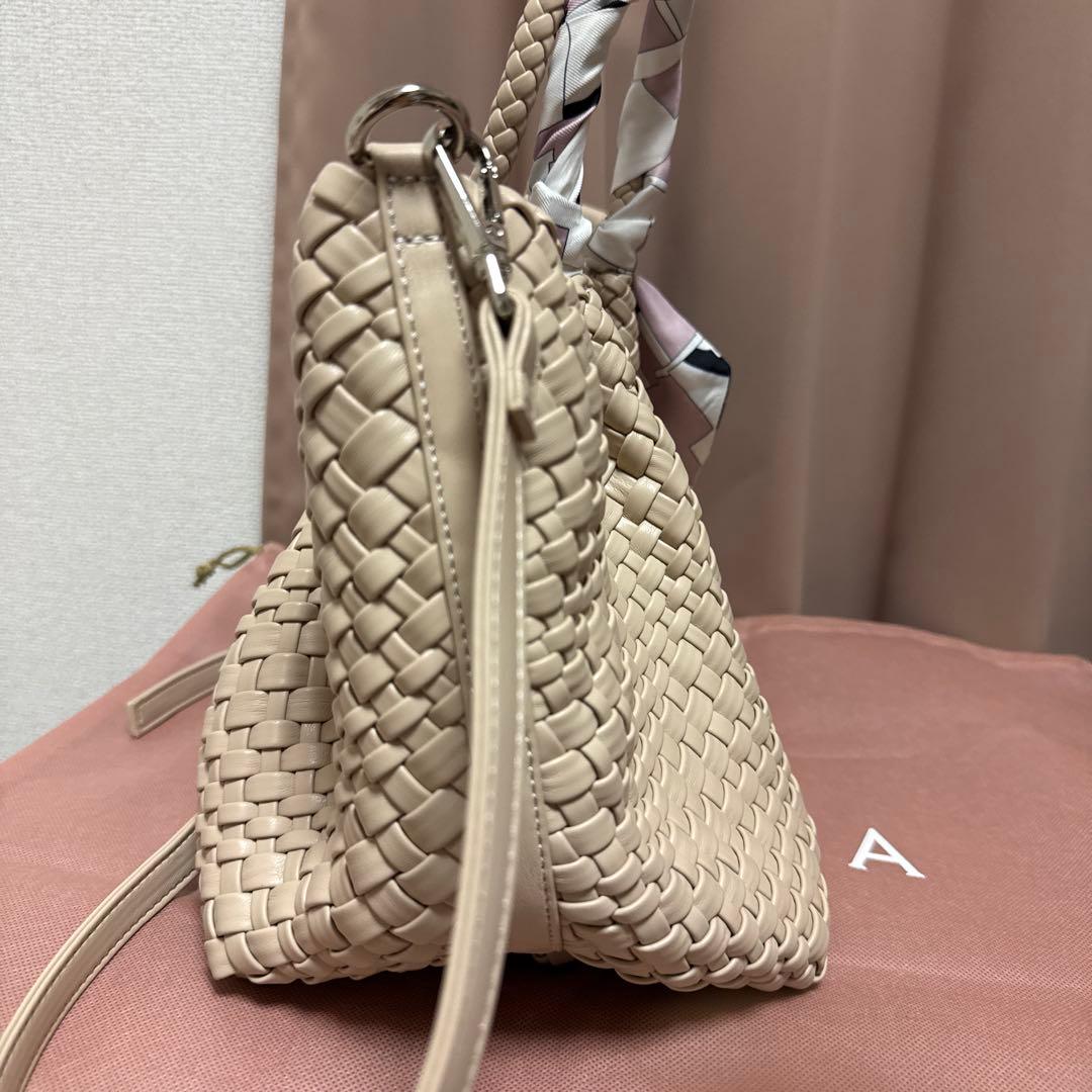 ダイアナ　ベージュ 編み込みレザー トートバッグ