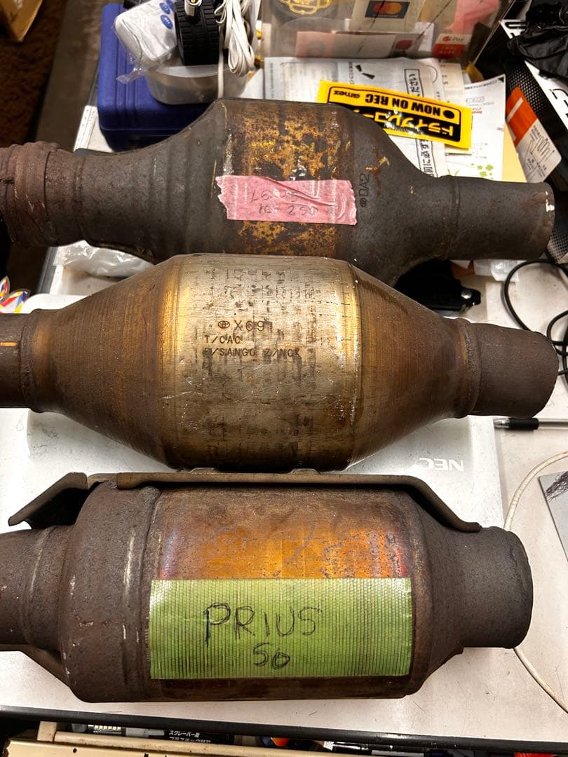 触媒　Prius50 alphard lexus is250