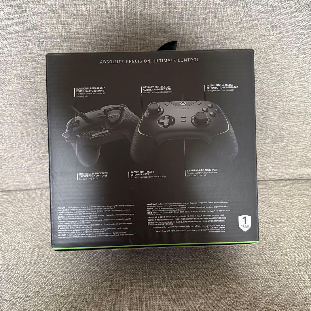 RAZER WOLVERINE V2 ゲーミング コントローラー