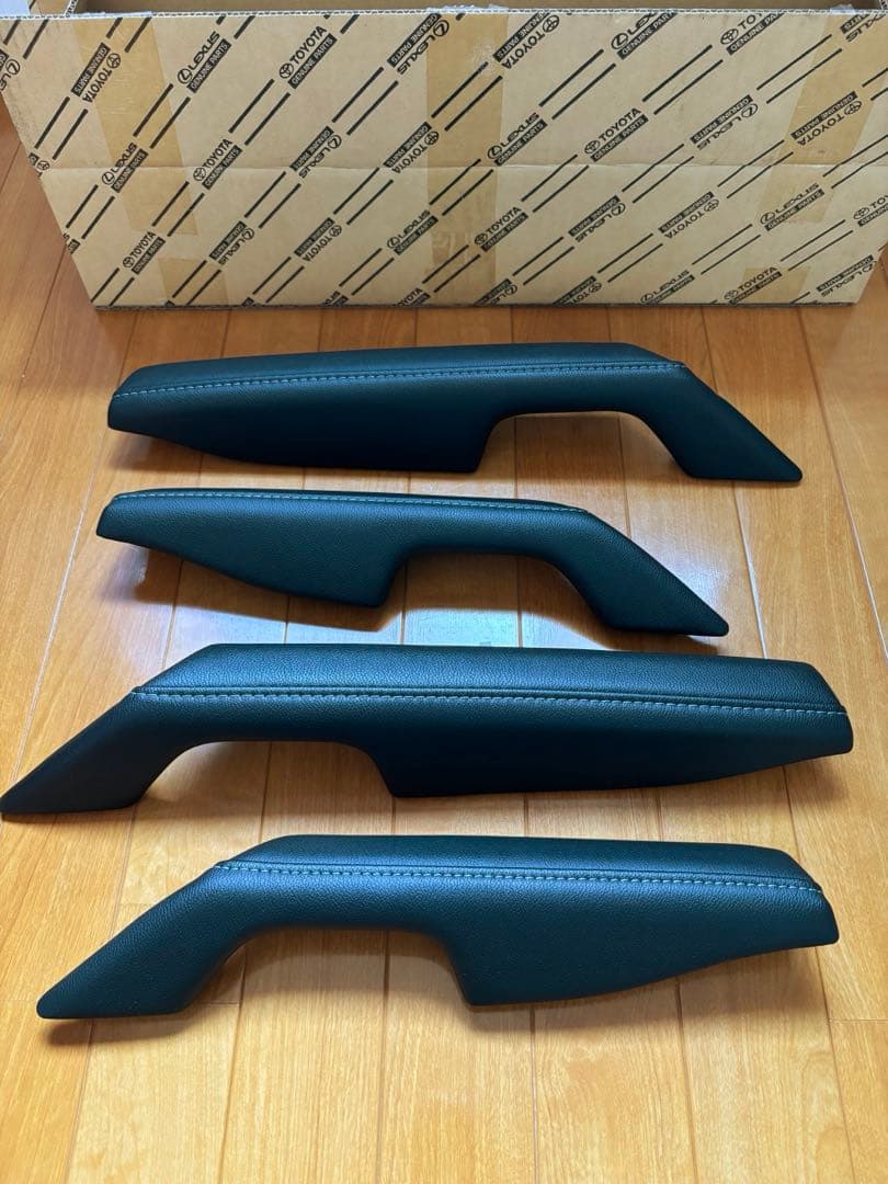 トヨタ ハイラックス アームレスト 海外トヨタ純正 レザー調 ステッチ入り