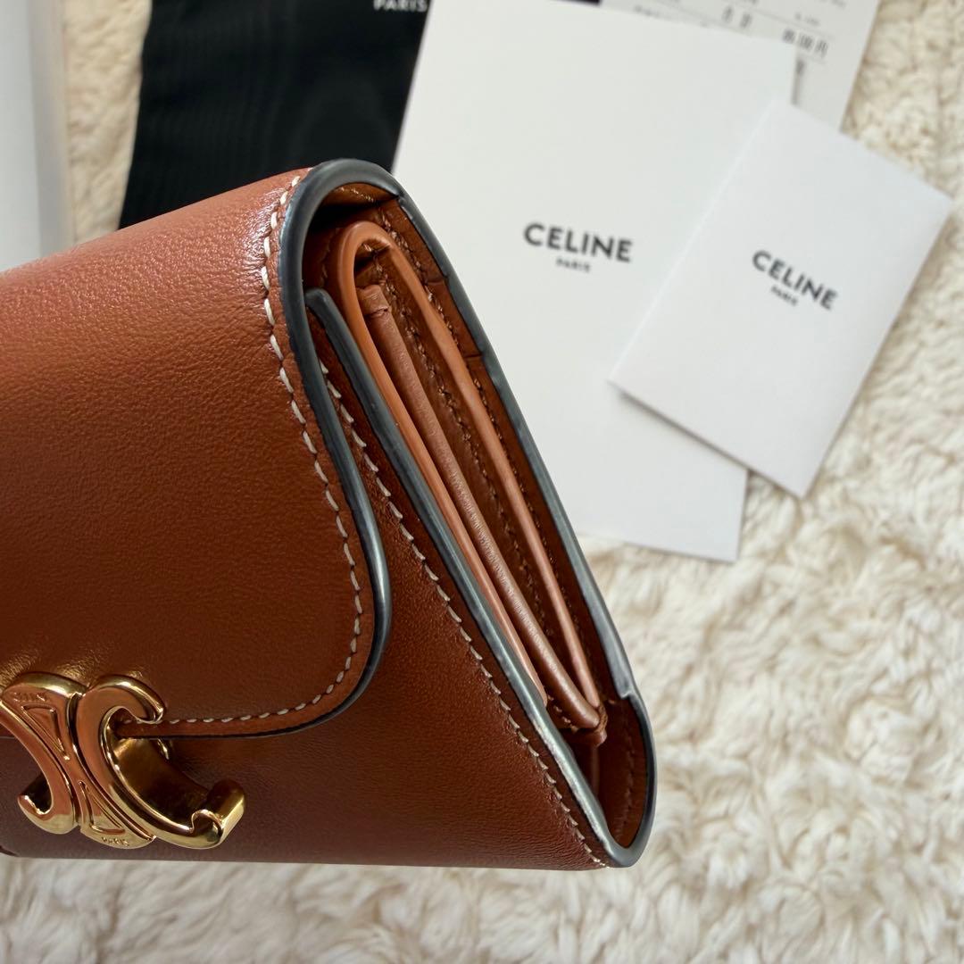 ゆっきぃ CELINE トリオンフ （TAN）タン 三つ折り財布