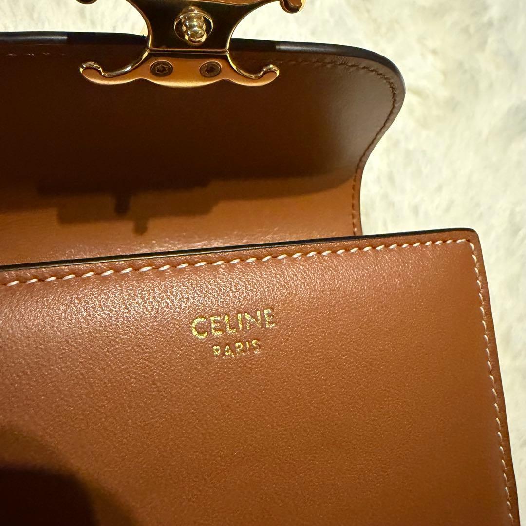 ゆっきぃ CELINE トリオンフ （TAN）タン 三つ折り財布