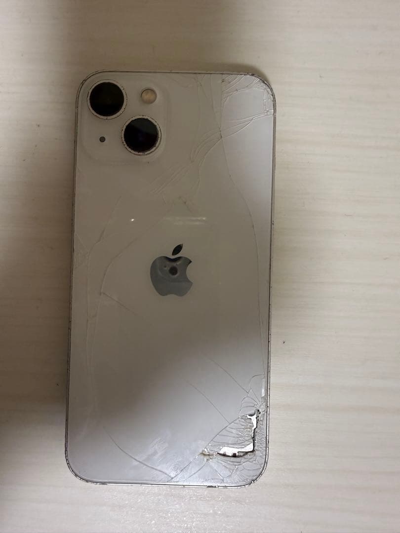 Apple iPhone 13 本体 ブラック ホワイト　SIMフリー