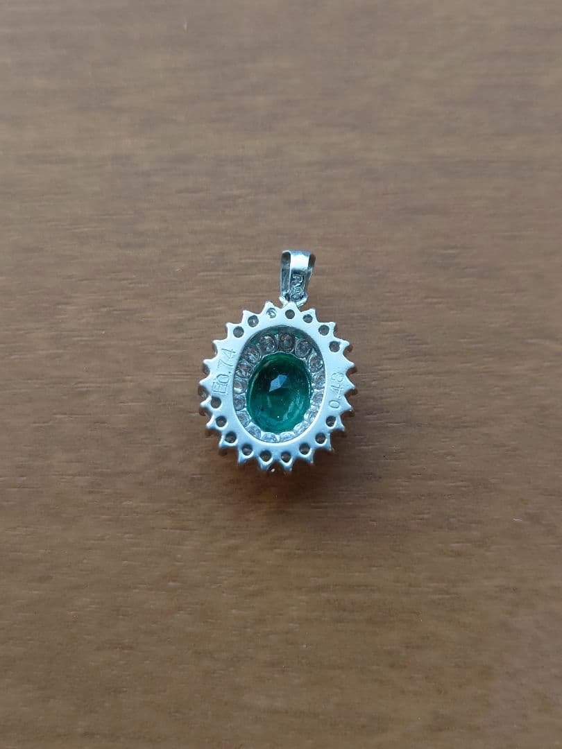 エメラルドペンダントトップ刻印あり