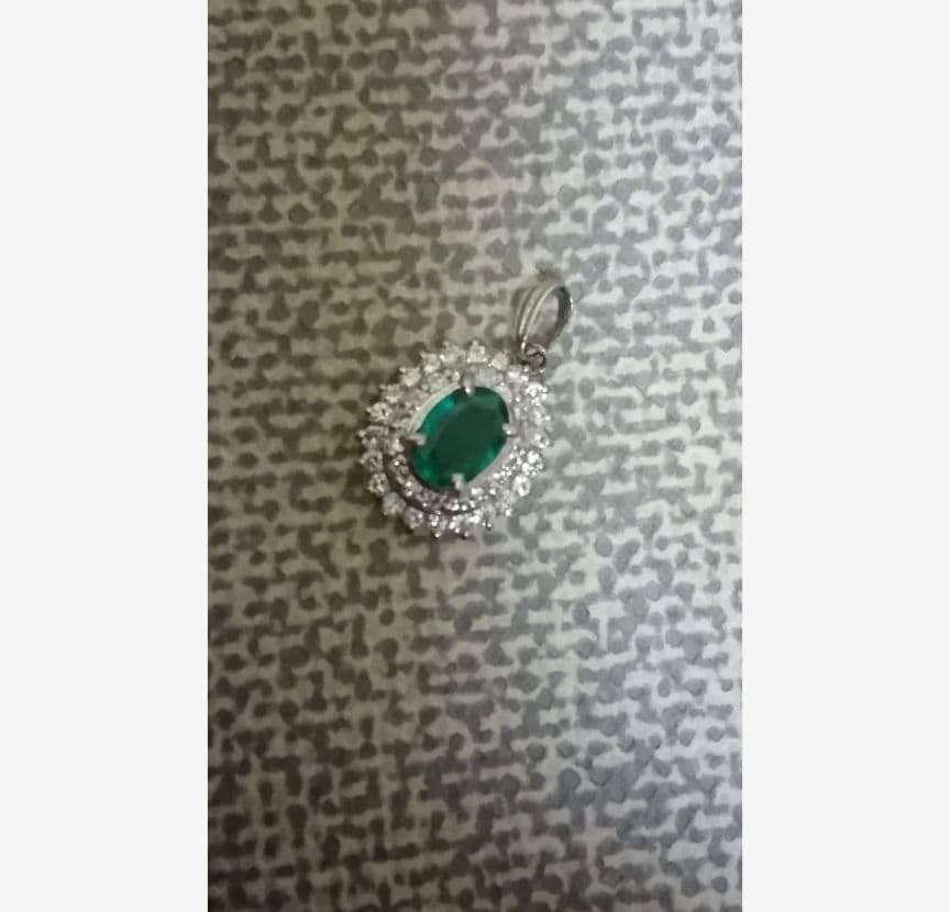 エメラルドペンダントトップ刻印あり