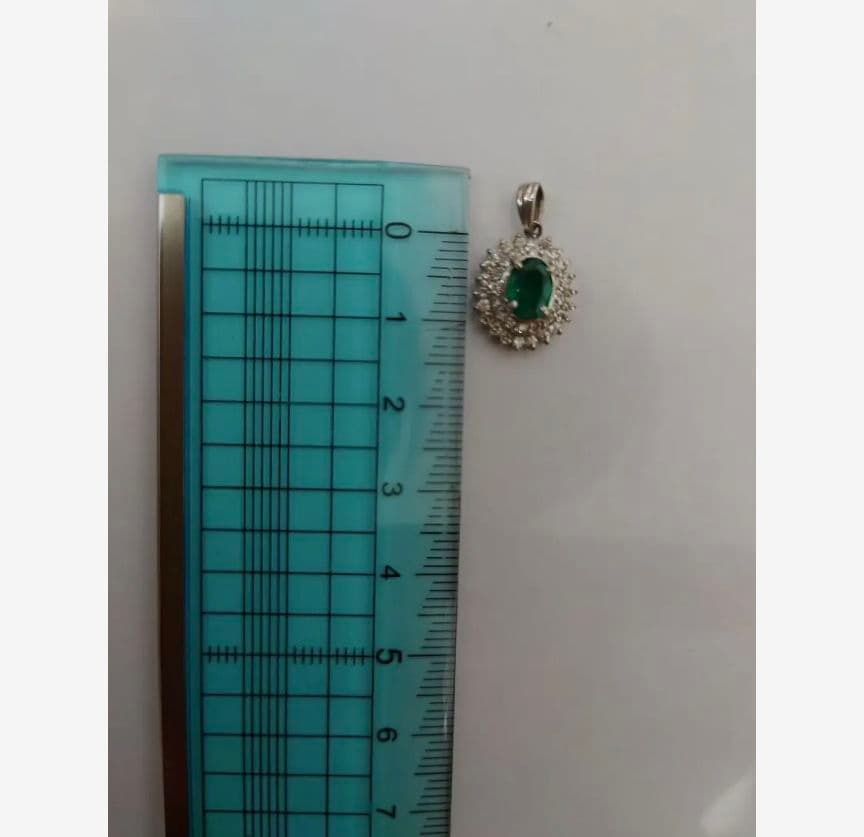 エメラルドペンダントトップ刻印あり