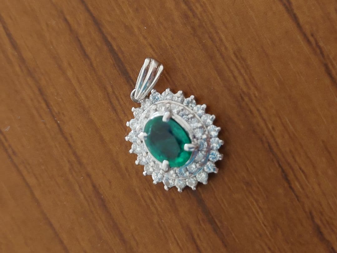 エメラルドペンダントトップ刻印あり