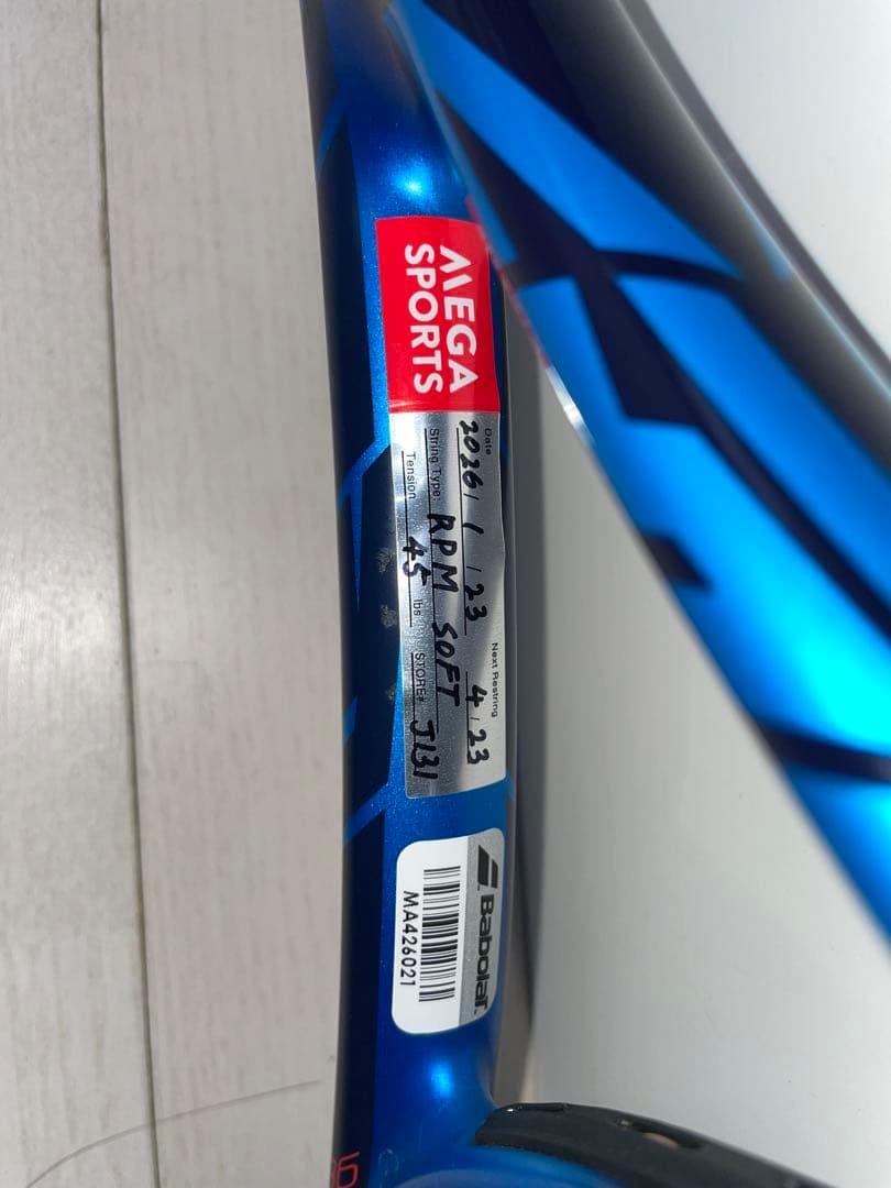 バボラ　ピュアドライブ98 G2 2023年　ストリングス張りたて