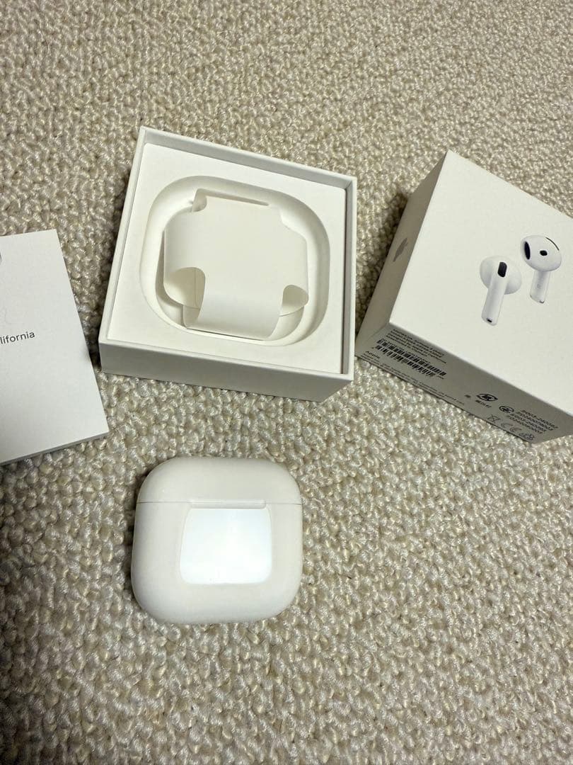 シラコウ【ほぼ新品】Apple AirPods 4 ANC搭載　本体 ホワ