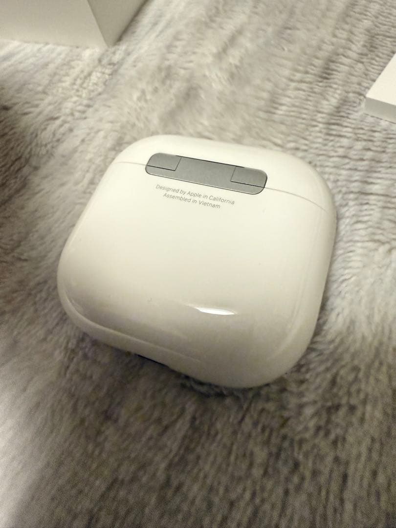 シラコウ【ほぼ新品】Apple AirPods 4 ANC搭載　本体 ホワ