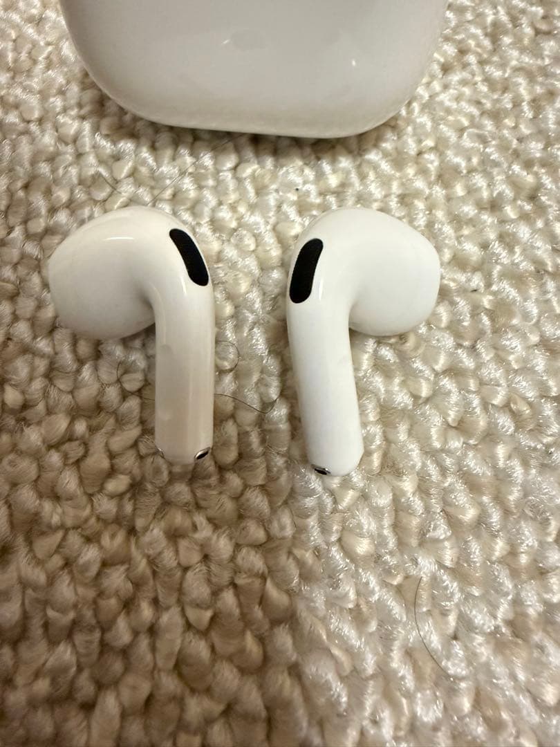 シラコウ【ほぼ新品】Apple AirPods 4 ANC搭載　本体 ホワ