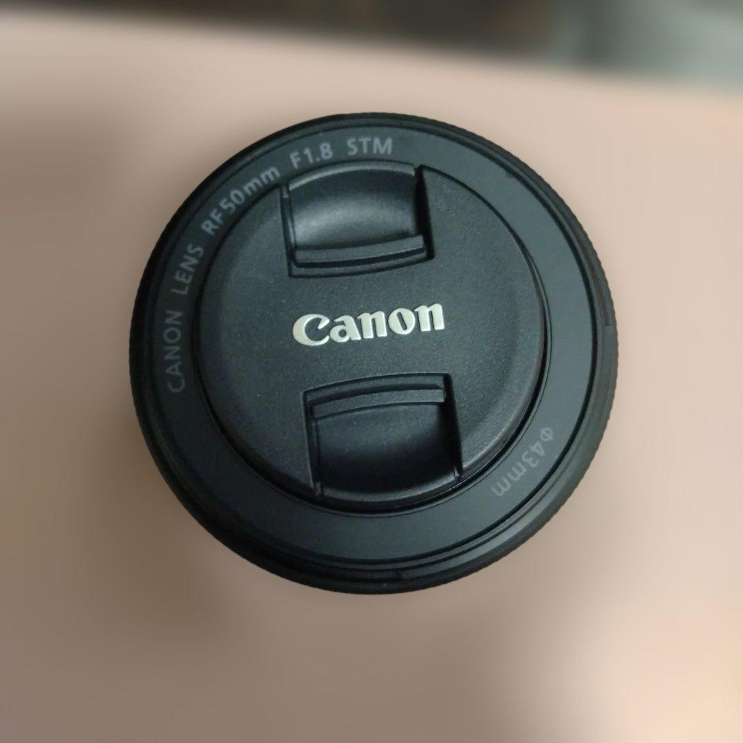試し撮り程度ほぼ新品　Canon RF50mm F1.8 STM　純正フード付き