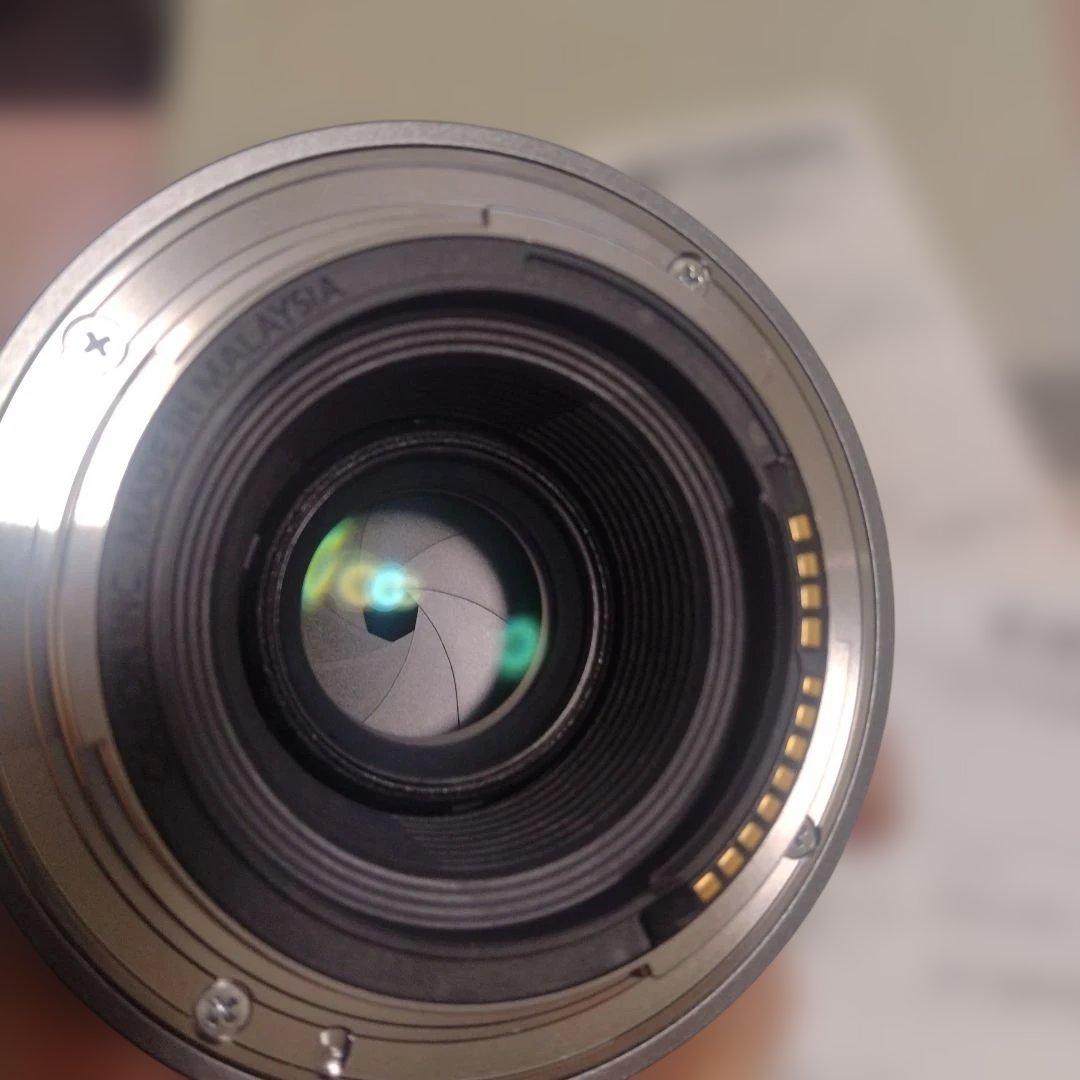 試し撮り程度ほぼ新品　Canon RF50mm F1.8 STM　純正フード付き