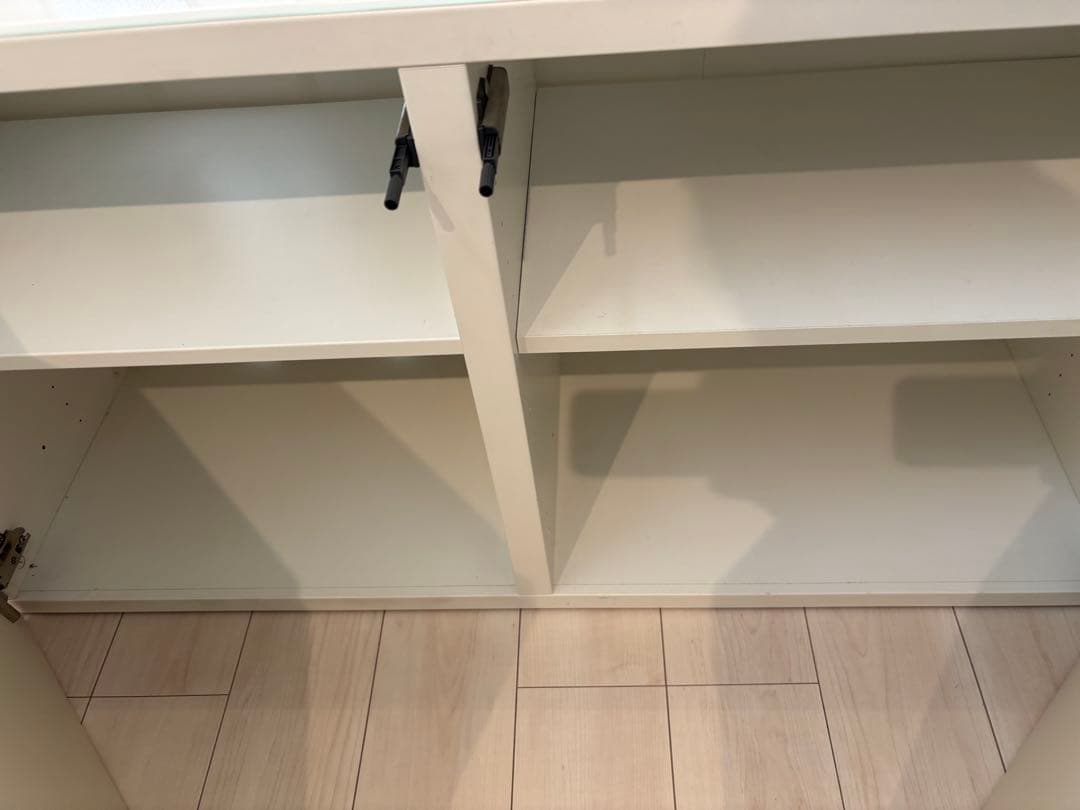 【美品】IKEA ガラス天板付　テレビ台 キャビネット　ベストー　鏡面